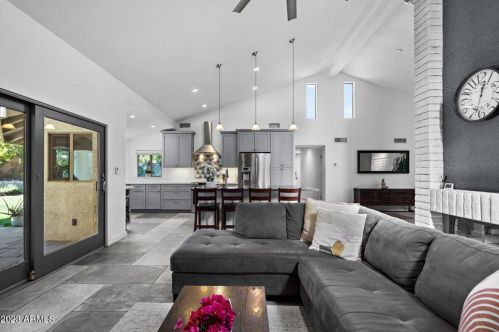 9250 34th Pl, Phoenix, AZ 85028-4964