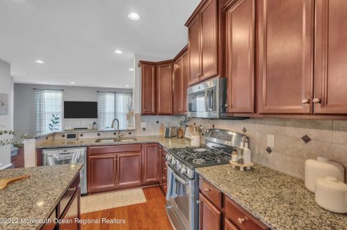 80 Kyle Dr, Tinton Falls NJ 07712-7535 exterior