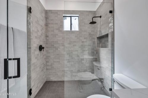 2053 37 Pl, Phoenix AZ 85050-8309 exterior