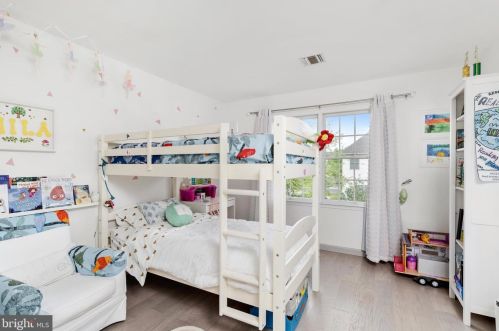 5 Wheatfield Ct, Columbus NJ  08022-1977 exterior