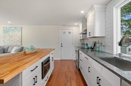 14 Hodgkins Rd, Rockport MA  01966-2004 exterior