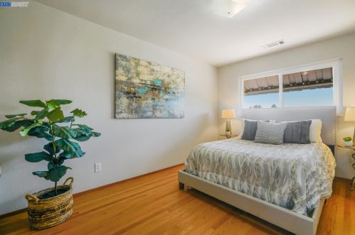 2165 Bradhoff Ave, San Leandro CA 94577-6119 exterior