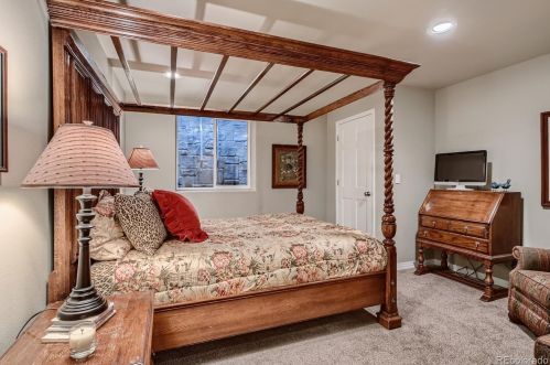 27 Glenmoor Dr, Englewood CO 80113-7115 exterior