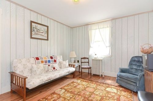 23 Nahanton St, Newton MA 02459-2907 exterior