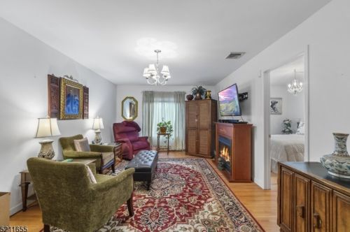 79 Pinewood Dr, Skyline Lakes NJ  07456-1122 exterior