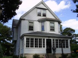 61 Pine St, Newton, MA 02466-1115