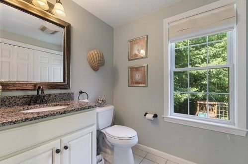 225 Sycamore Dr, Holden MA 01520-1152 exterior