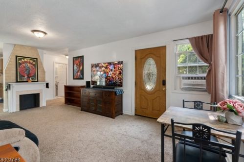 350 Skyline Lk Dr, Skyline Lakes NJ 07456-1952 exterior