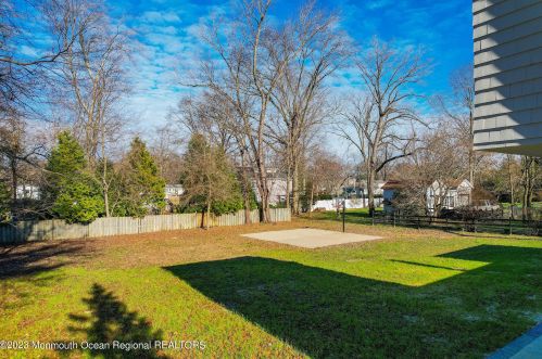 225 Silverside Ave, Little Silver NJ  07739-1752 exterior