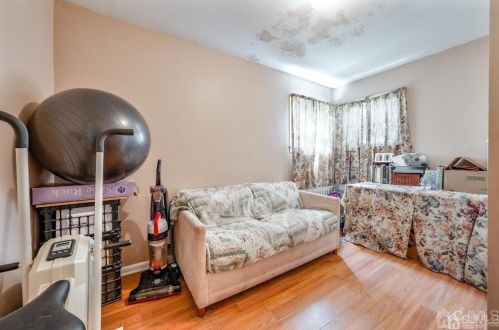 18 John St, Carteret NJ 07008-3112 exterior