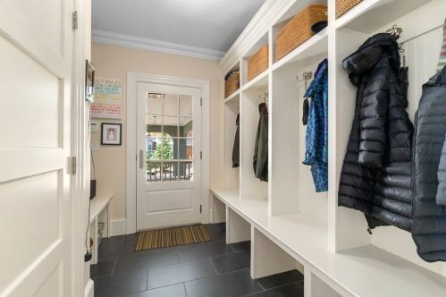 48 Windsor Rd, Newton MA 02468-1505 exterior