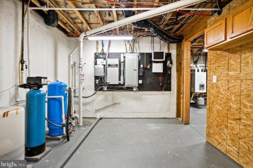 71 Mill Ln, Columbus NJ 08022-1940 exterior