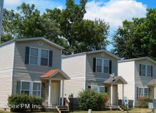 1121 Canopy Ct, Louisville KY  40211-1622 exterior