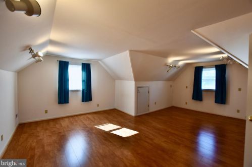 353 Hendrickson Ave, West Deptford NJ 08096-1327 exterior