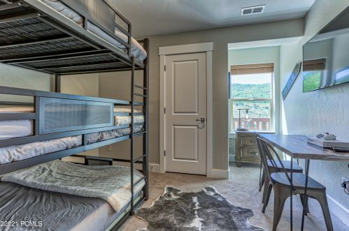 5627 Oslo Ln, Park City UT 84098-7708 exterior