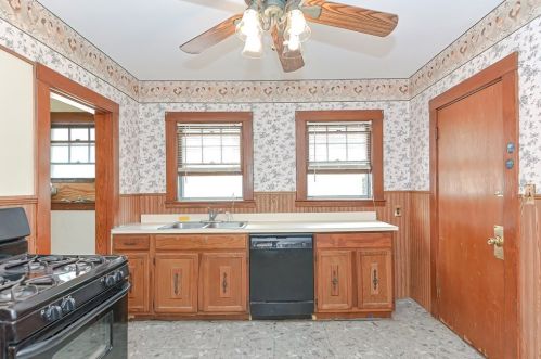 49 Reed Ave, Everett MA 02149-3940 exterior