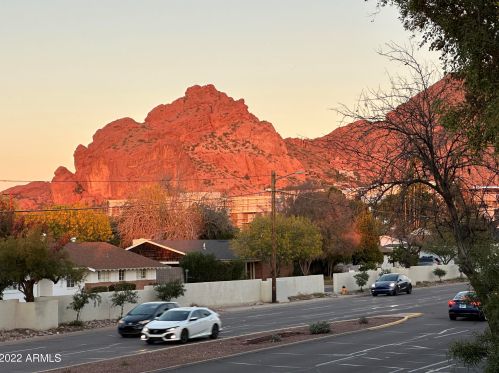 4111 Camelback Rd, Phoenix AZ 85018-2728 exterior