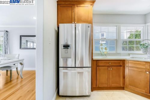 1225 Sandelin Ave, San Leandro CA  94577-3956 exterior