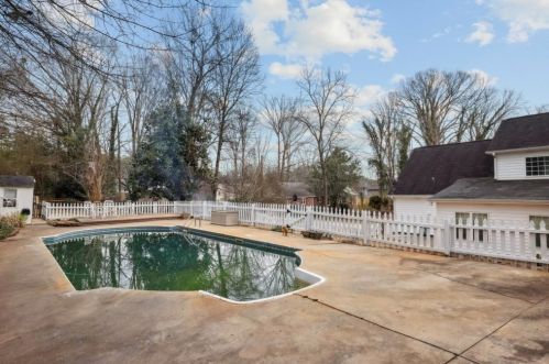 2544 Dukes Cir, Conyers GA  30013-1932 exterior