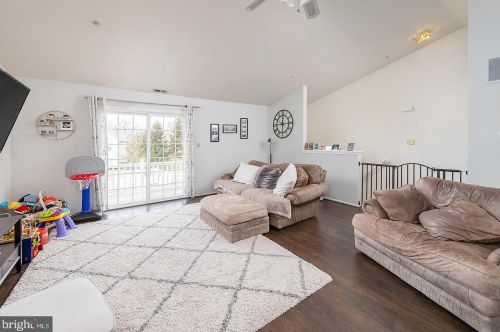 92 Crestmont Dr, West Deptford NJ  08051-2164 exterior