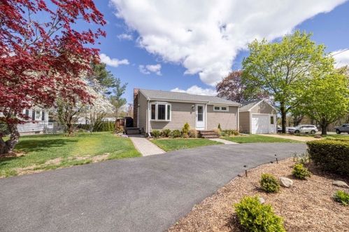 71 West St, West Bridgewater, MA 02379-1400