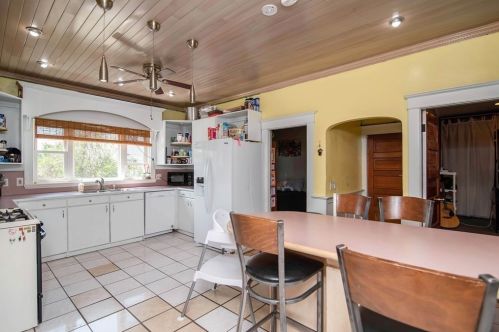 19 Almont Ave, Worcester MA 01604-3002 exterior