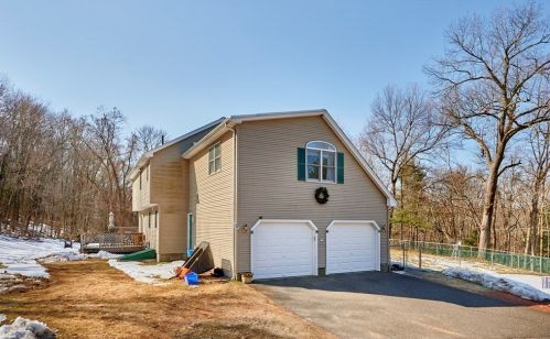 1685 Mountain Rd, Montgomery MA 01085-1480 exterior