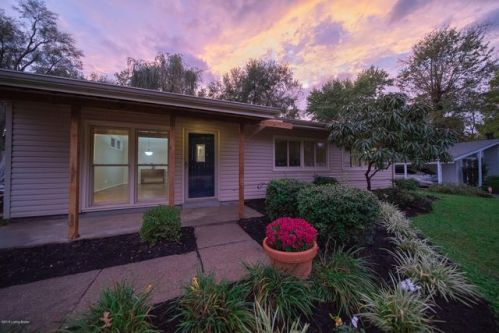 1708 Ashmoor Ln, Louisville, KY 40223-1005