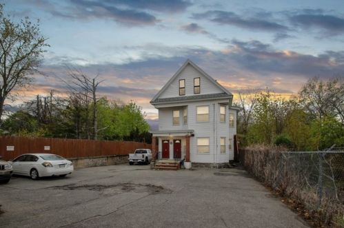 17 Pelham St, Methuen MA 01844-2017 exterior