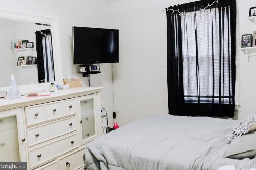 48 Arline Ave, West Deptford NJ 08096-1912 exterior