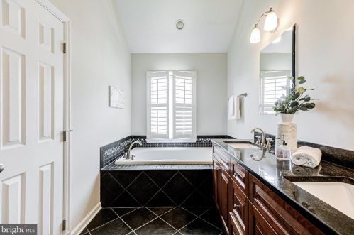 5337 Tarkington Pl, Columbia MD 21044-5407 exterior