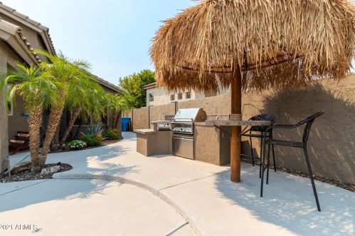 16011 18 Dr, Phoenix AZ 85045-1774 exterior