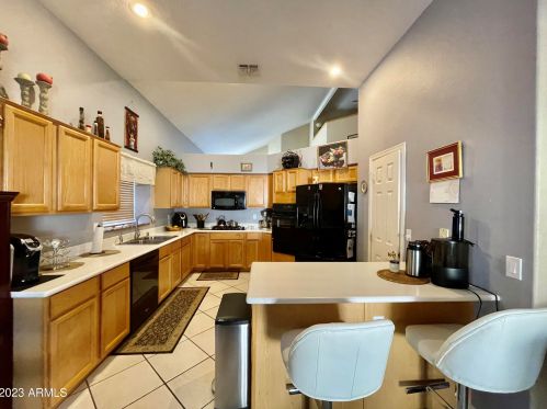 1510 Charleston Ave, Phoenix AZ  85022-1264 exterior