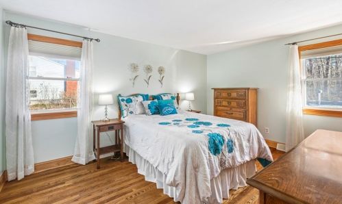 1069 Burt St, Taunton MA 02780-5166 exterior