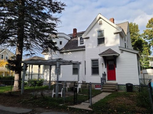 33 Clifton St, Worcester, MA 01610-1331