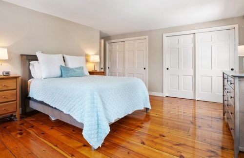 4 High St, Southborough MA 01772-1423 exterior