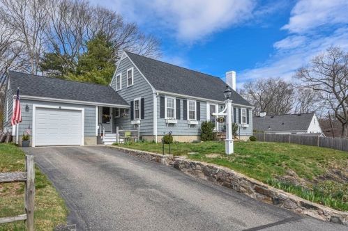 17 Heritage Hl, Dedham, MA 02026-6206