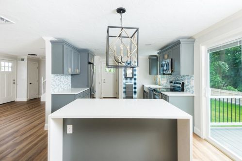 142 Donnellan Cir, Weymouth MA 02191-1762 exterior