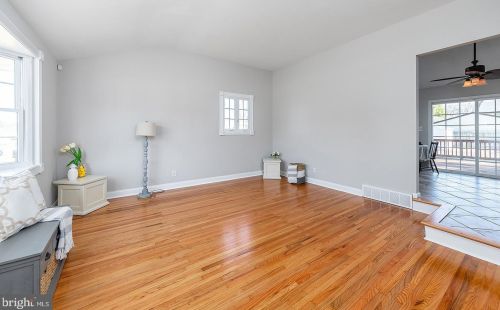 7 Nassau Ave, West Deptford NJ 08066-1120 exterior