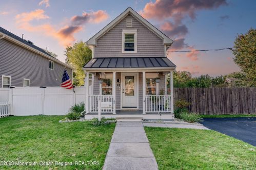 13 Church St, Tinton Falls NJ  07724-1802 exterior