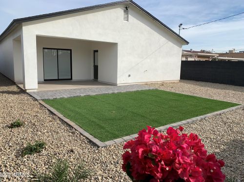 2022 22 Pl, Phoenix AZ 85042-8100 exterior