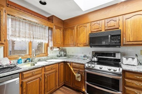 34 Grampian Way, Weymouth MA 02188-3506 exterior