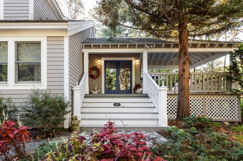 825 Falmouth Hwy, Falmouth, MA 02540-2120