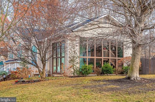 15 Candlewood Dr, West Deptford, NJ 08051-2122