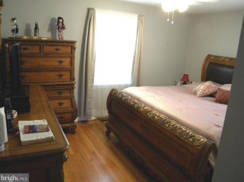 60 Holly Dr, West Deptford NJ  08096-3317 exterior