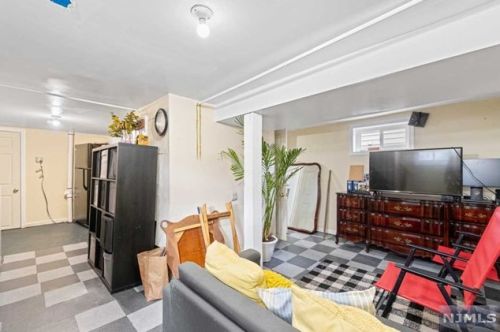 5 Davidson St, Belleville NJ  07109-3207 exterior