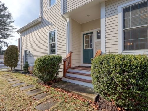 51 Mann Ave, Needham MA 02492-4533 exterior