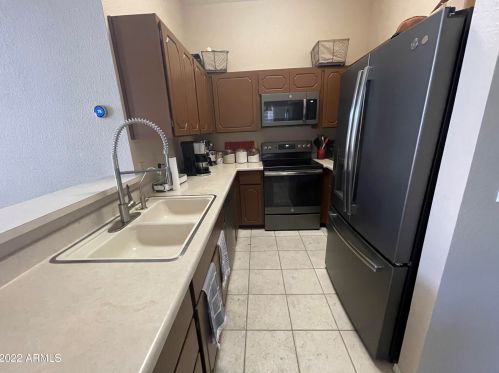 18827 33rd Dr, Phoenix, AZ 85027-4875