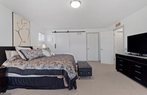 9 Lake Pochung Rd, Wantage NJ  07461-4027 exterior