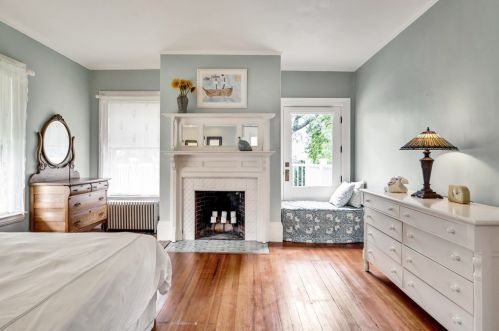 25 Hunnewell Ave, Newton MA 02458-2216 exterior